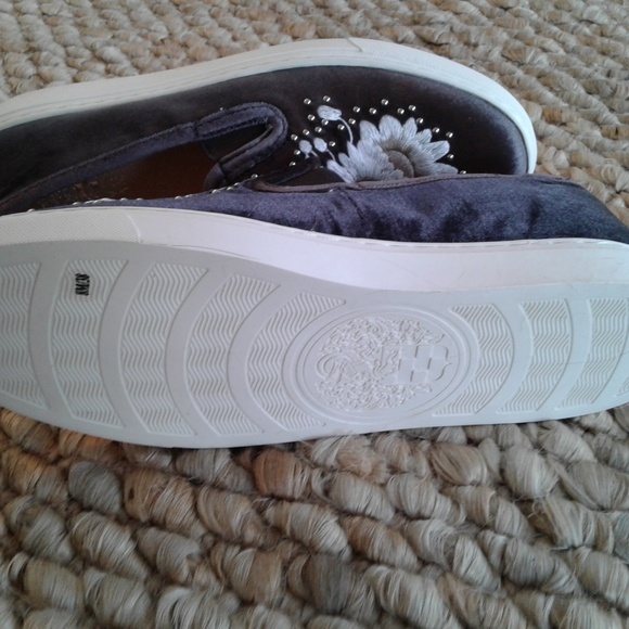 NIB VINCE CAMUTO SLIP ON SNEAKER - Picture 6 of 8